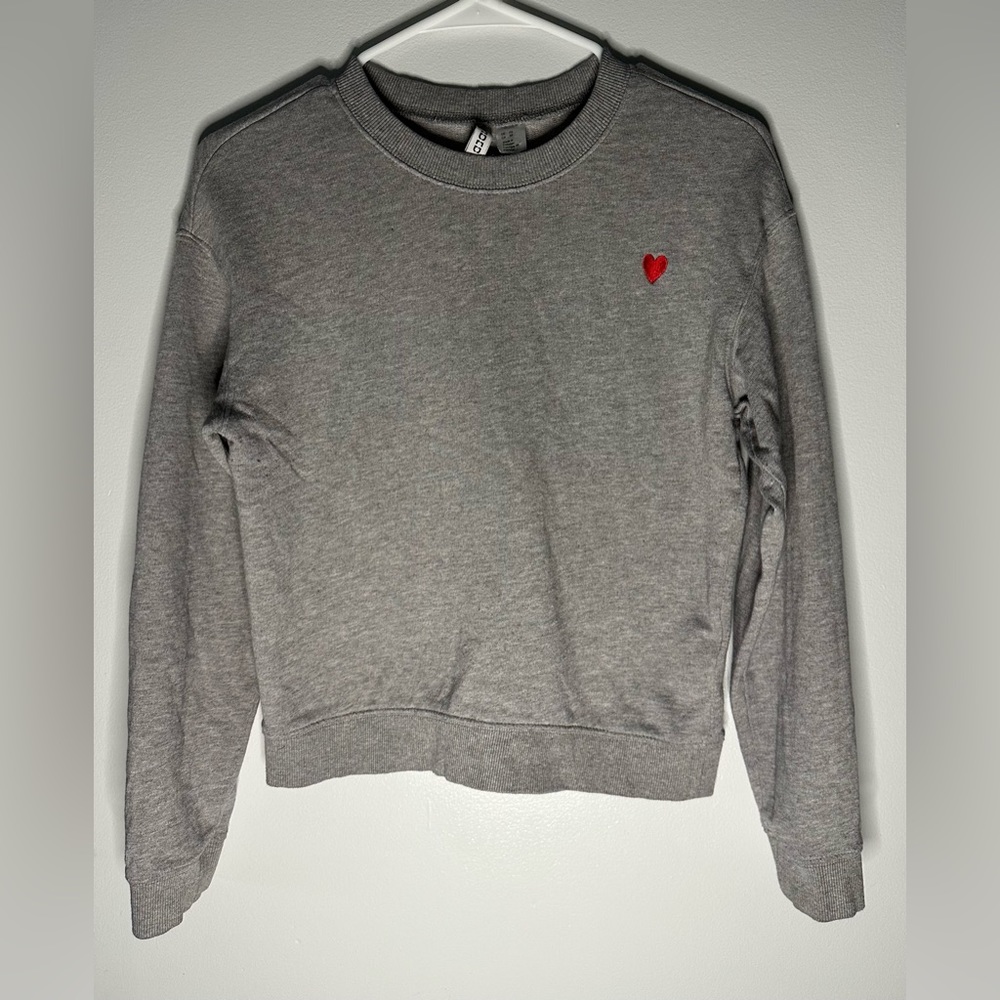 DIVIDED H&M Embroidered Heart Sweatshirt Color Gray       Size XS